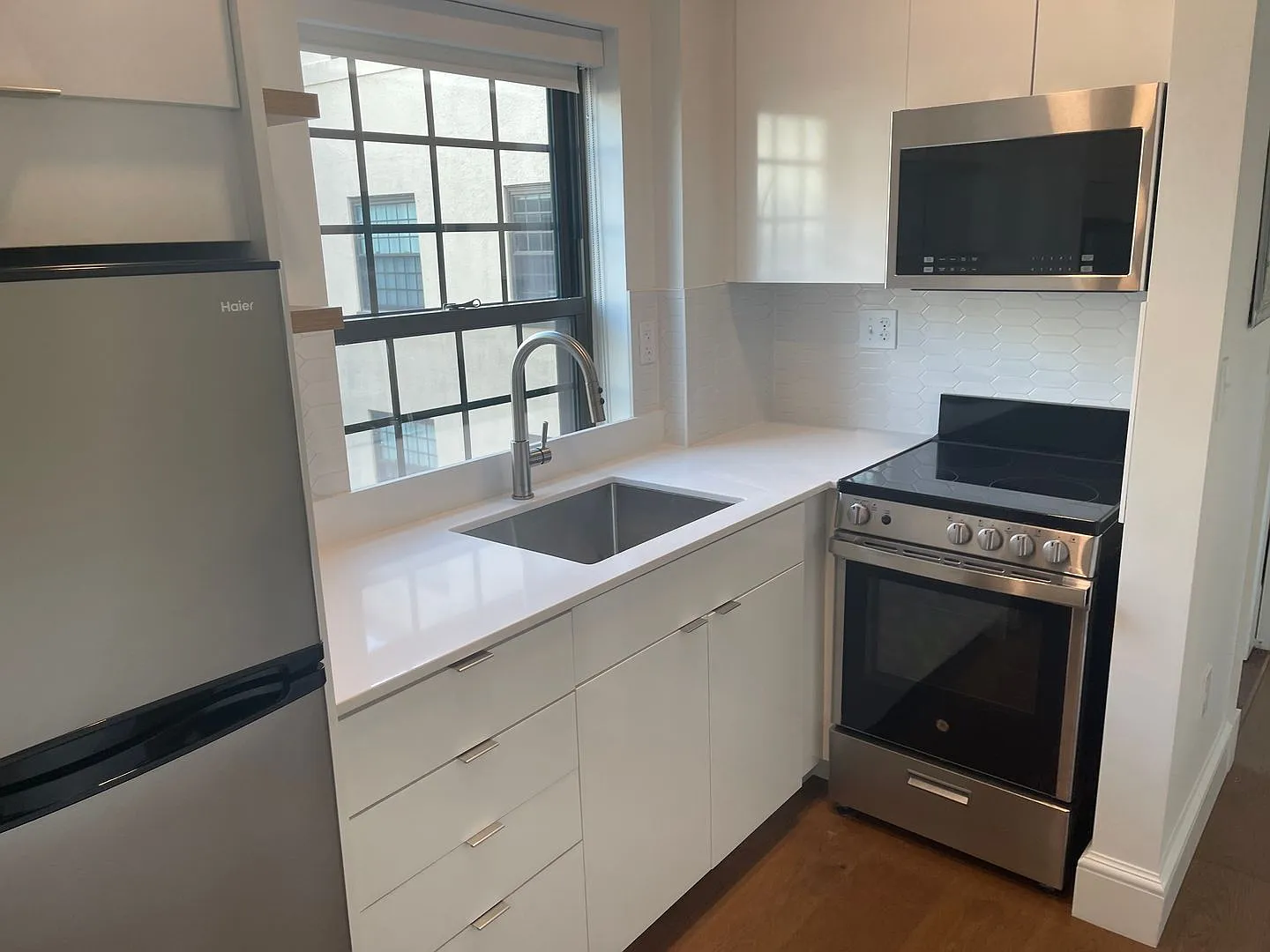 Free Month & No Fee Harvard Sq Studio Brand New Renovation, — Photo 2