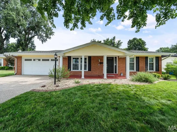 731 Carriage Ln, Hazelwood, MO 63042