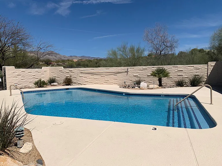 community pool is 5 blocks away. Pool is not on site