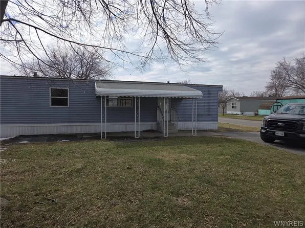 1020 Sunnyside Dr, Niagara Falls, NY 14304