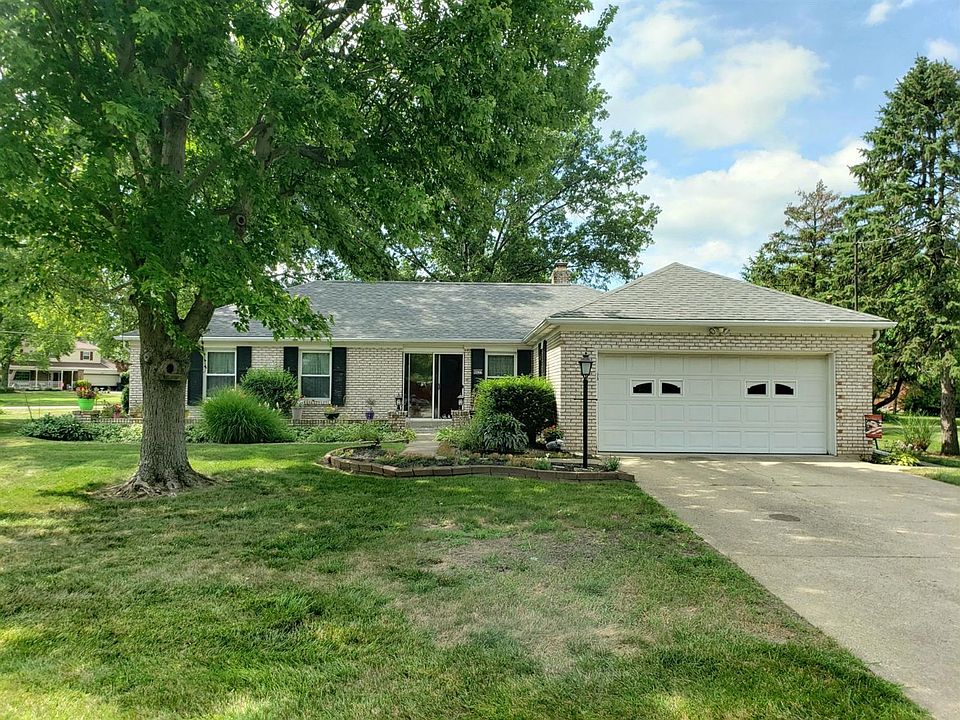 1st image of 8637 Goldfinch Way