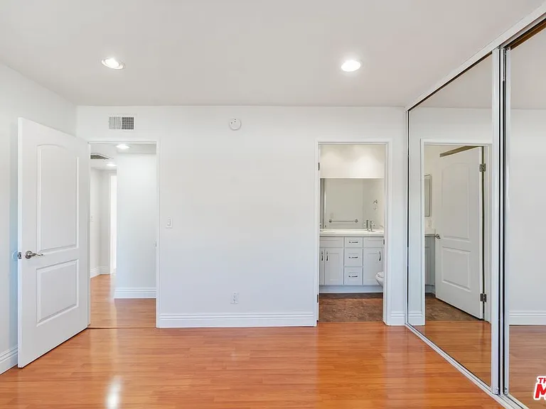 4238 Whitsett Ave #201 — Photo 10