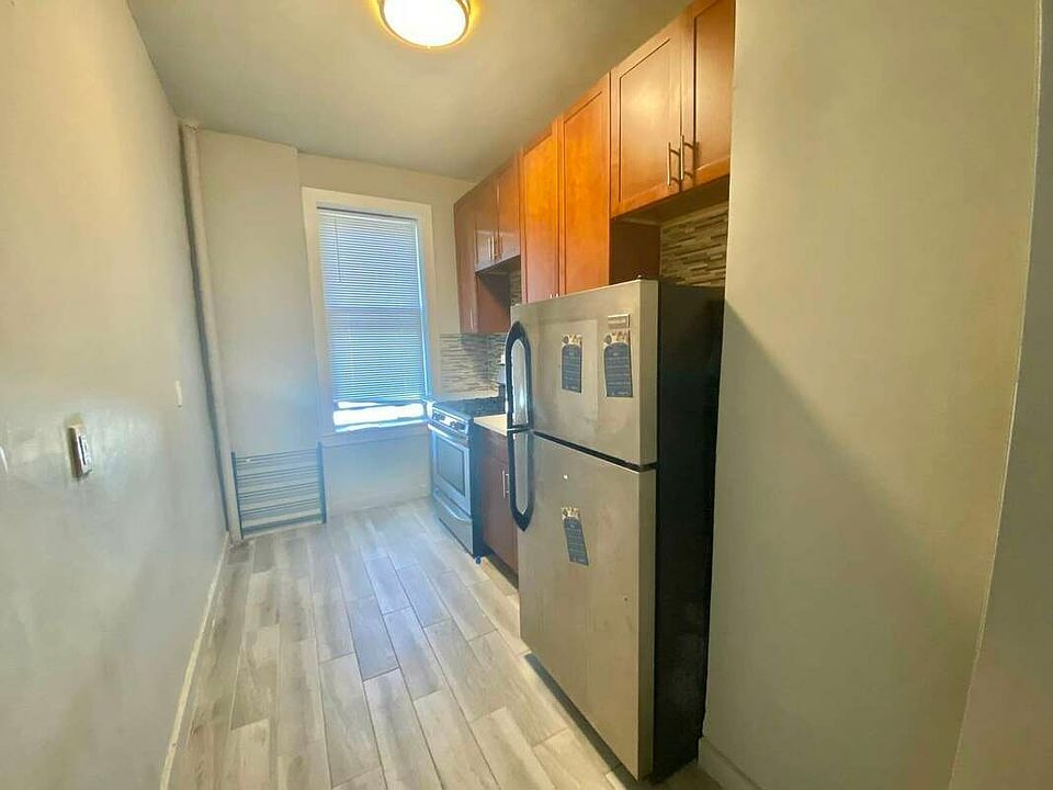 1st image of 2075 E 16th St #I3