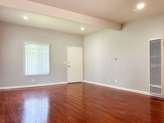 4th image of 109 Clearbrook Ln #C