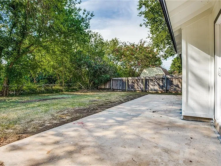 6220 Blarwood Dr — Photo 24