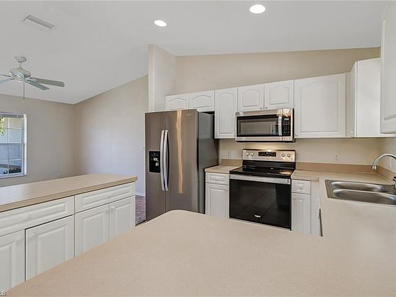 4th image of 230 NW 15th Pl