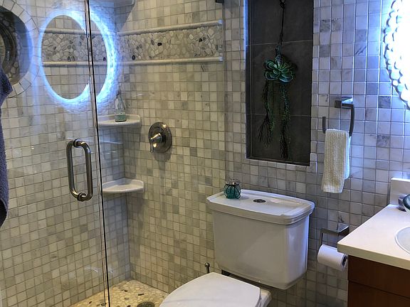 4th image of 1601 Ocean Dr #110