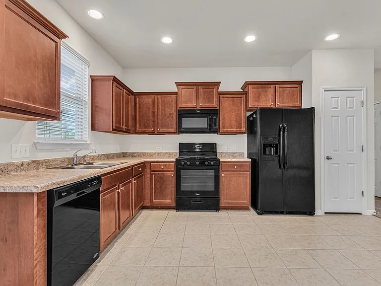535 Twisted Oaks Ln — Photo 5