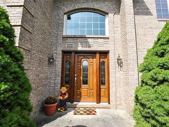 3rd image of 102 Chapelview Dr