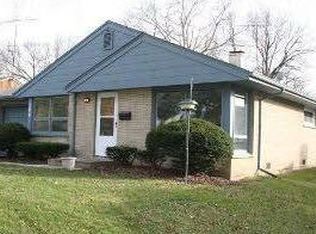 104 Dee Rd, North Aurora, IL 60542