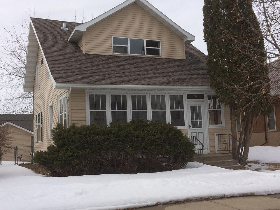 1st image of 811 17th Ave S