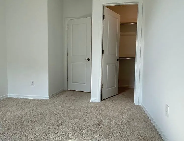 Bedroom 4 (closet)