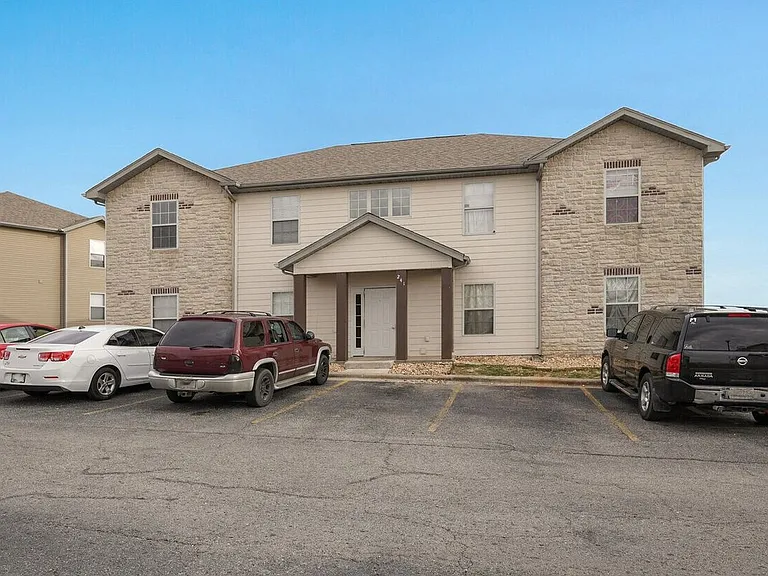 241 Toni Ln #B — Photo 2