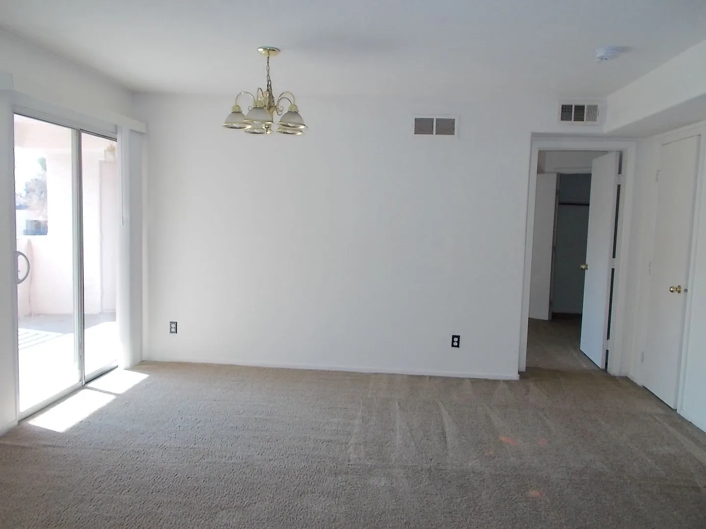 Charming 2 Bed / 2 Bath Condo with Fireplace & Balcony Prime Location! — Photo 4