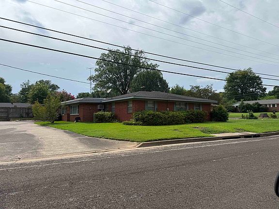 3rd image of 600 Woodcrest Ln