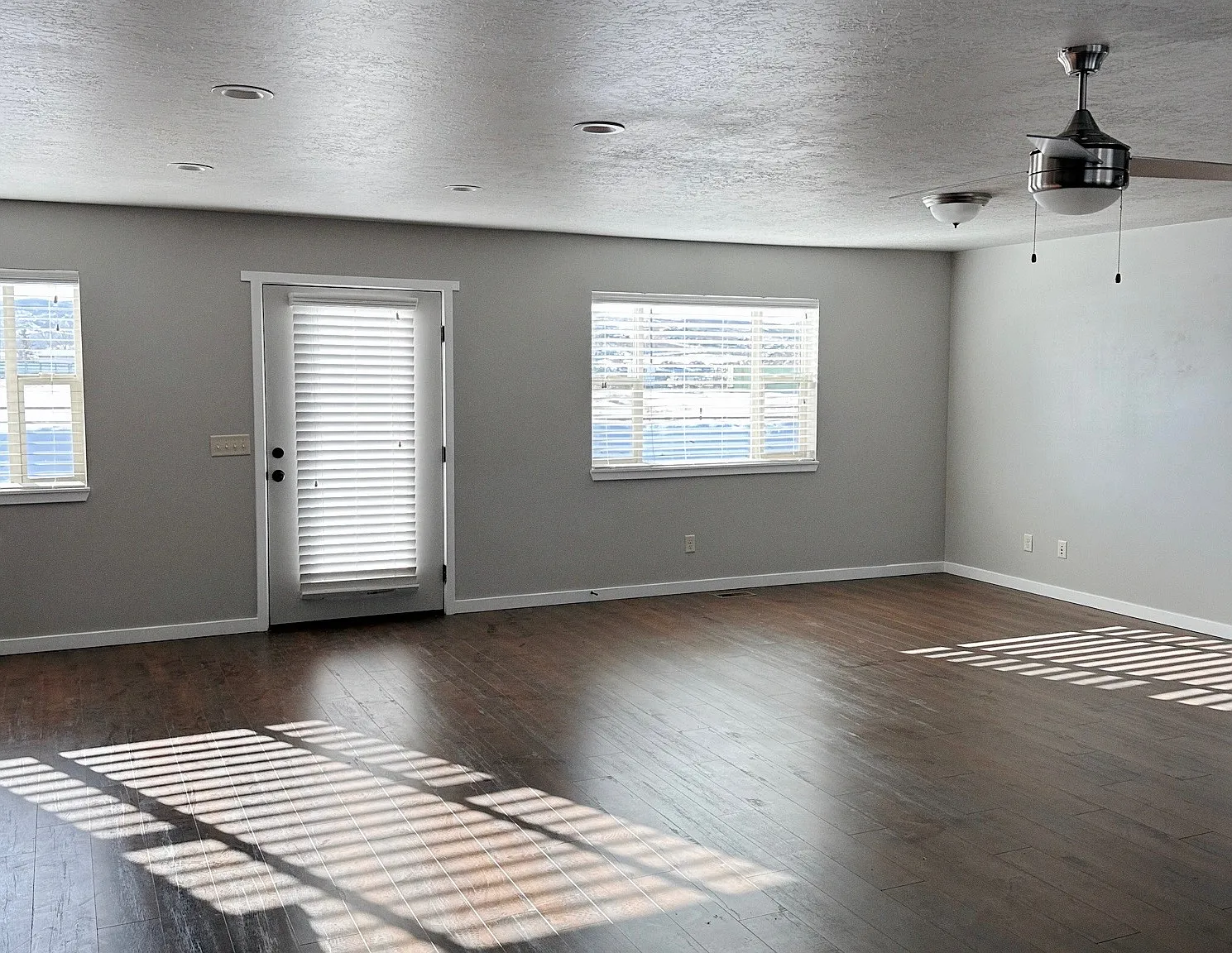 3 bed, 1800 sqft, $3,280 — Photo 4