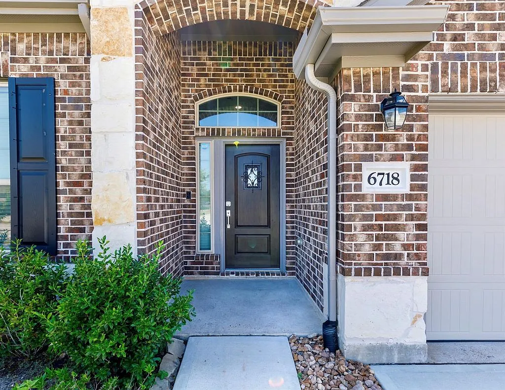 3 bed, 1826 sqft, $2,350 — Photo 2