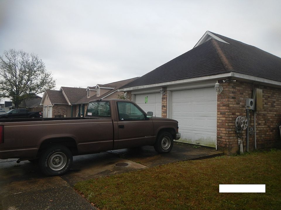 2nd image of 2092 Golfview Dr