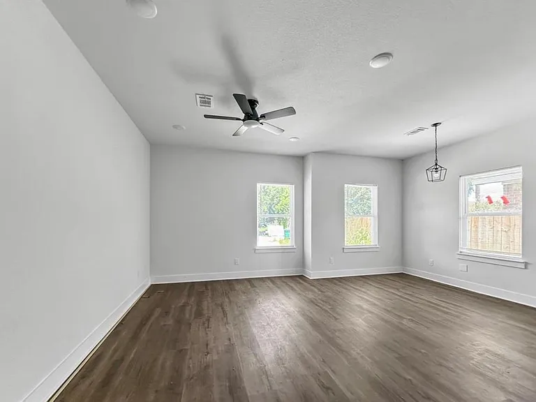 6010 Bobby Burns St #B — Photo 6