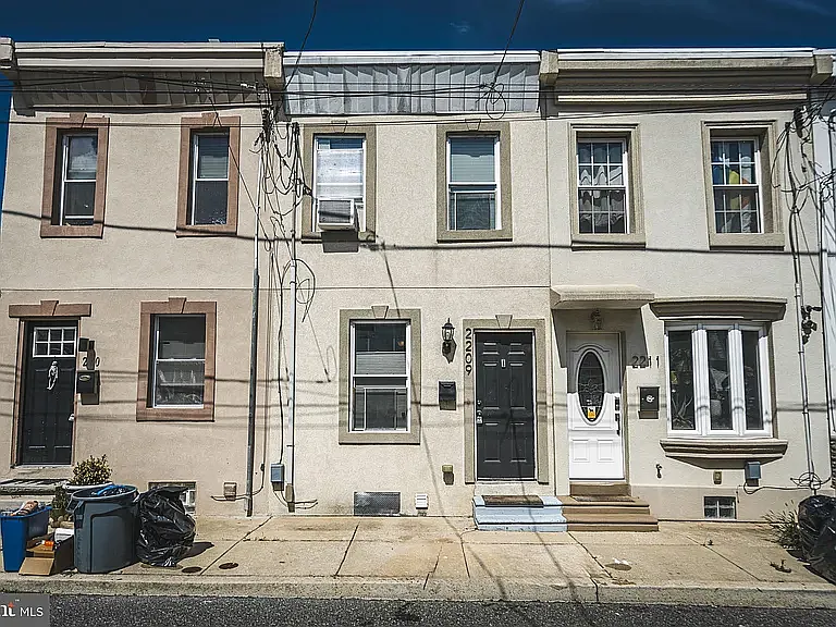 2209 E Harold St — Photo 5