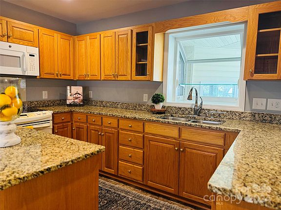 5th image of 206 Bayberry Dr