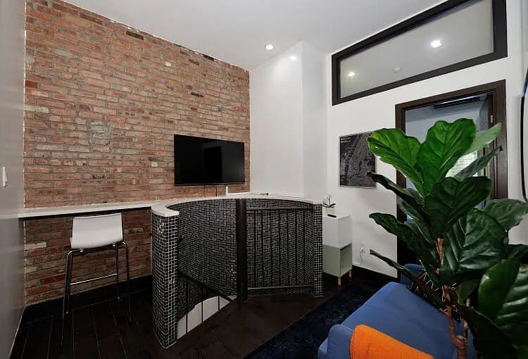 240 E 28th St #1 — Photo 4
