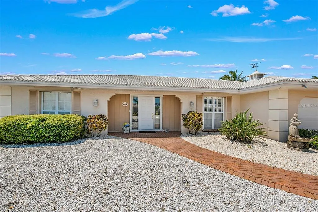 3 bed, 2.0 bath, 1947 sqft, $7,500 — Photo 4
