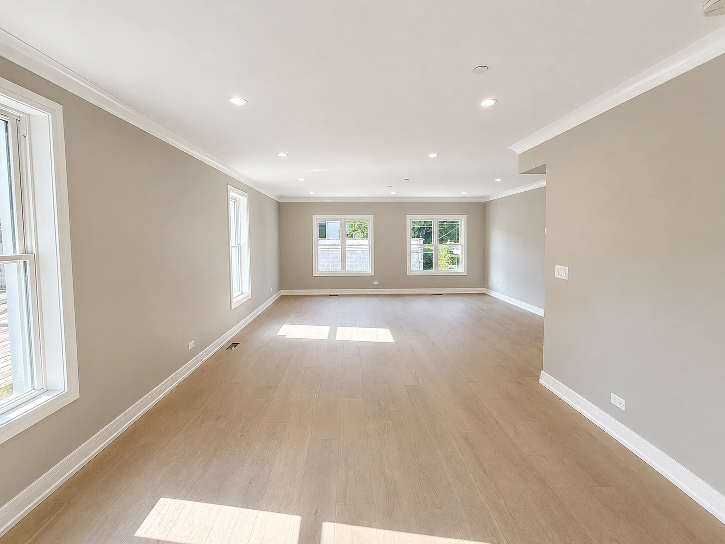 4 bed, 2.5 bath, 2140 sqft, $5,667 — Photo 4