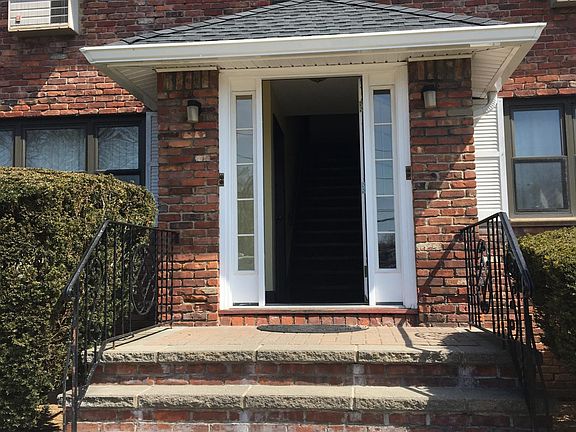 2nd image of 807 Lake Blvd