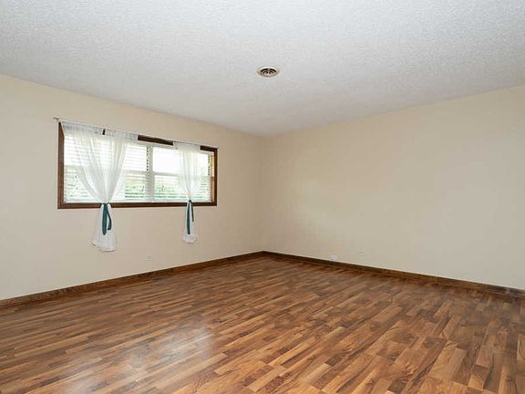 2nd image of 1240 Walnut Ave