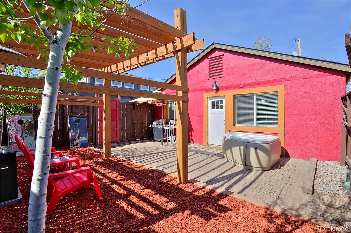 Building Photo - 2111 S Bannock St
