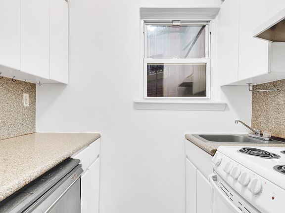 5th image of 53 W 76th St APT 4B
