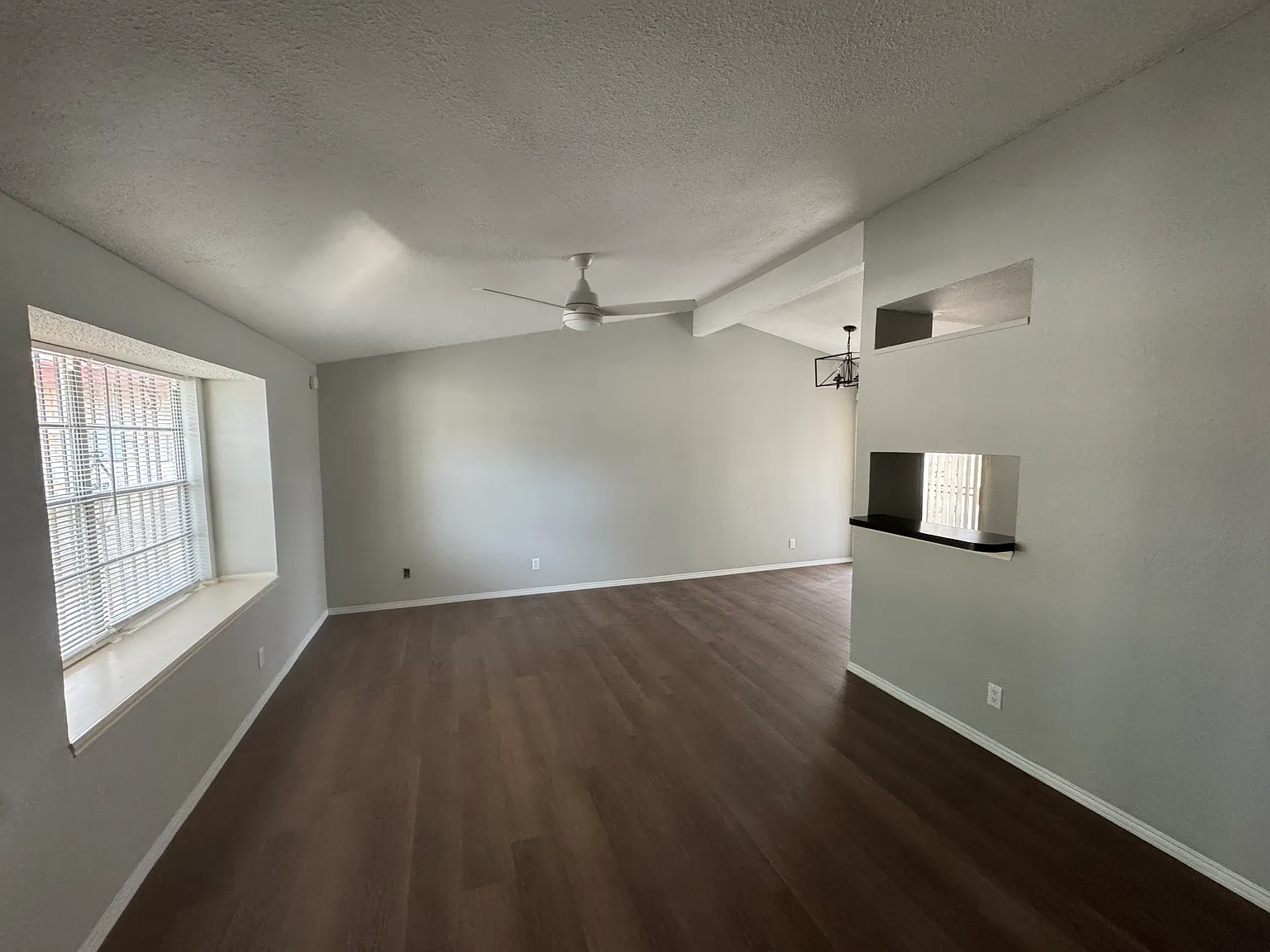 3 bed, 960 sqft, $1,550 — Photo 2