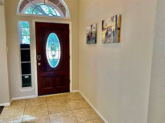 3rd image of 9722 Grayson Ln