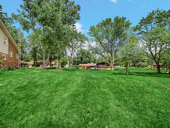 4th image of 205 Sharon Dr