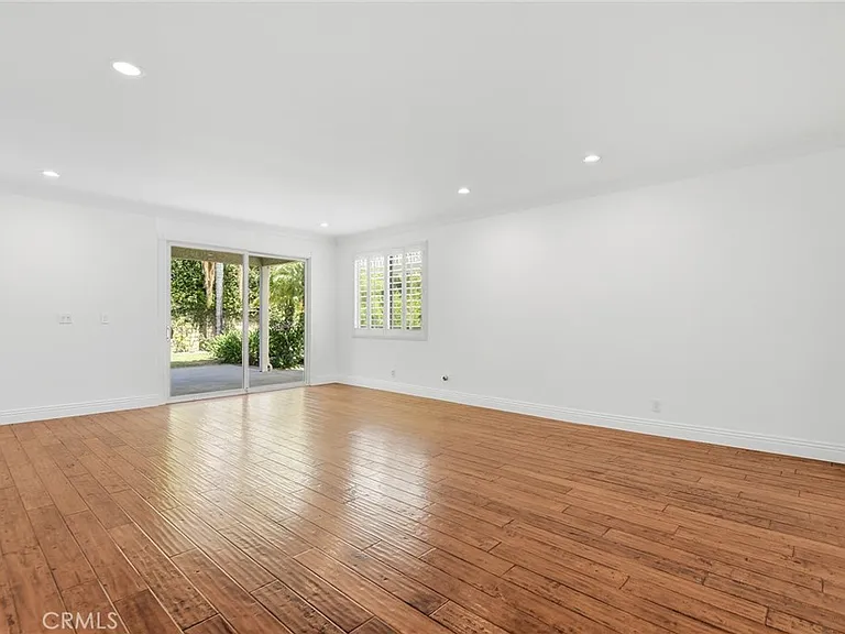 29749 Kimberly Dr — Photo 16