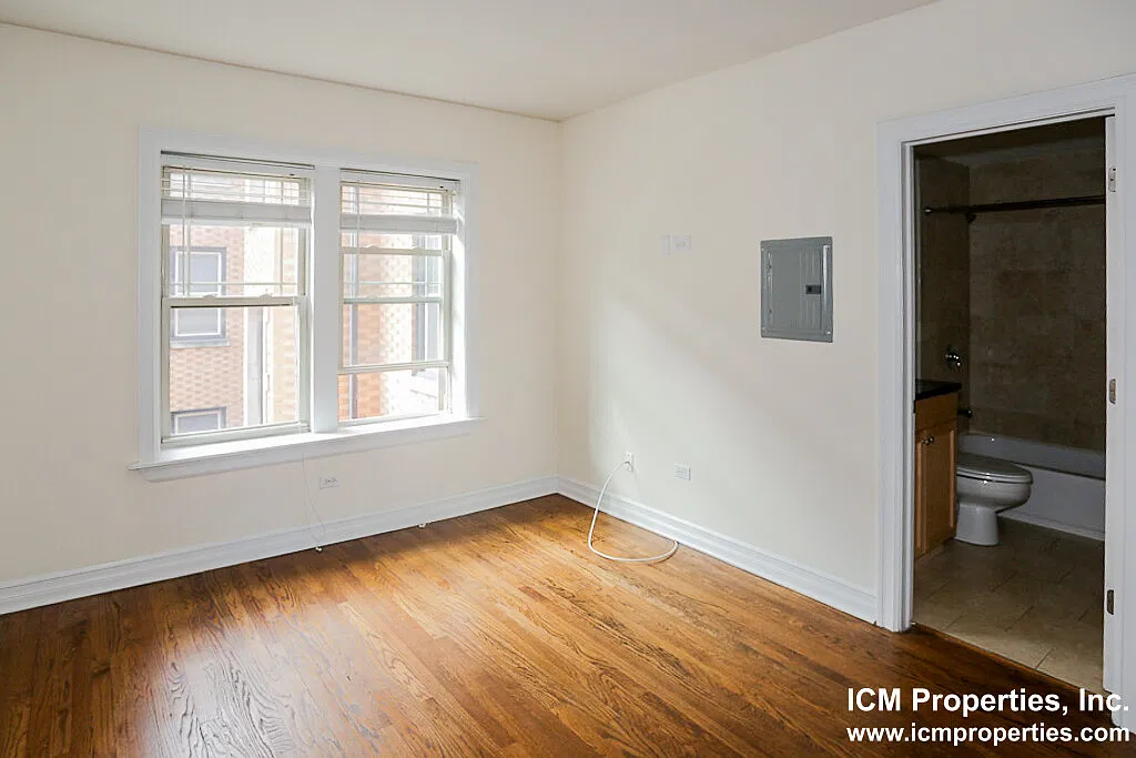 2 bed, 950 sqft, $2,825 — Photo 2