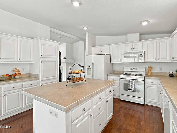4th image of 195 Tierra Rejada Rd Unit 127