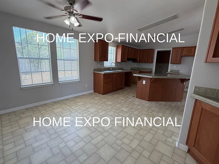 26590 Franklin Ave — Photo 10