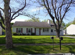 98 Seneca Dr, Canandaigua, NY 14424