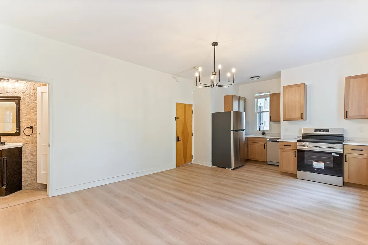 Building Photo - 169 Waterman St #1