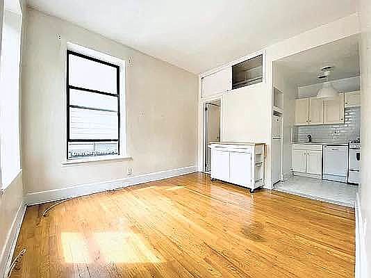 2nd image of 101 W 68th St APT 2A