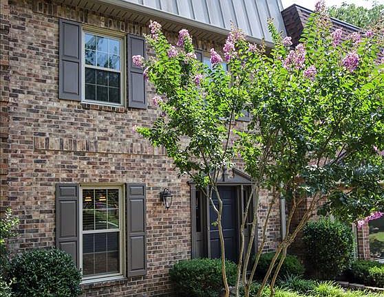 3rd image of 611 Glenn Cir