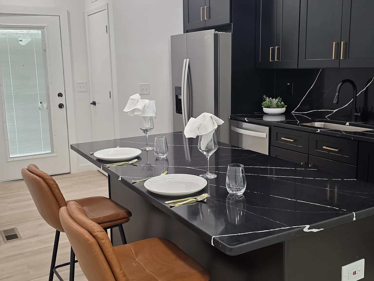 2 bed, 800 sqft, $1,700 — Photo 4