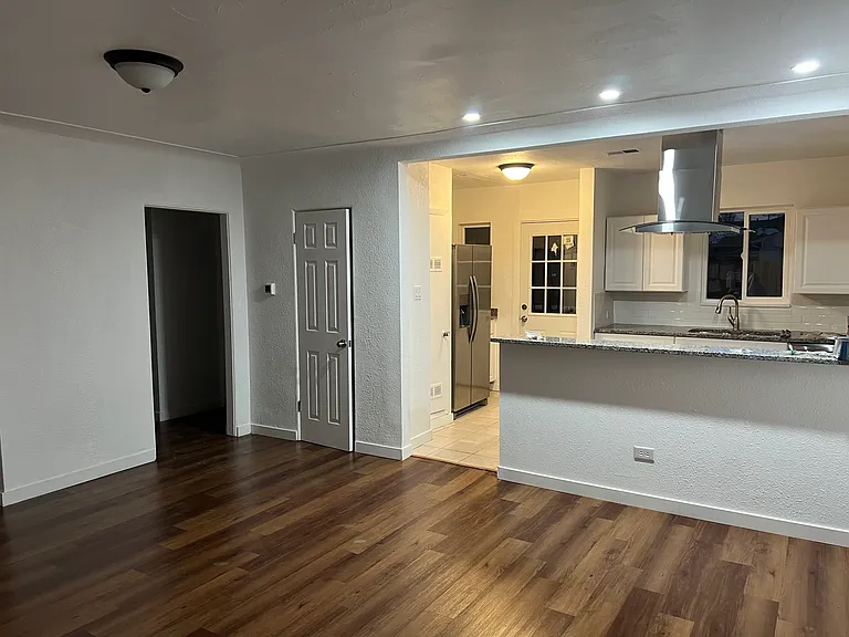 3500 E 30th Ave — Photo 5