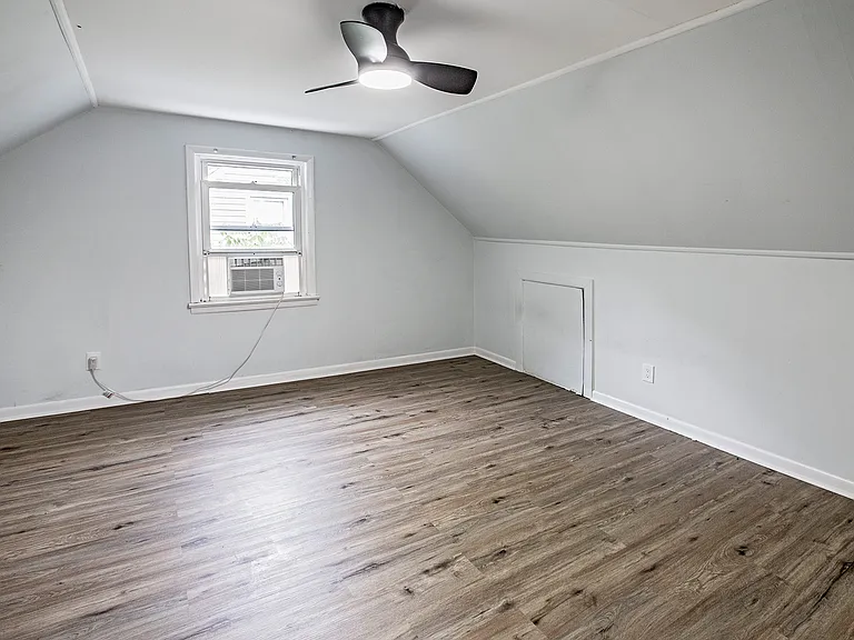 16 W Linden Ave — Photo 5