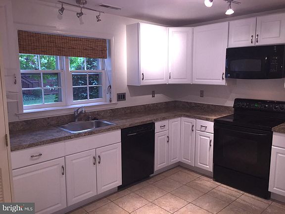 5th image of 4818 Bradley Blvd #207