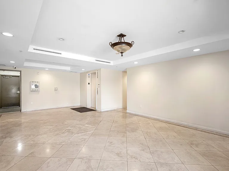 6800 Corbin Ave #106 — Photo 37