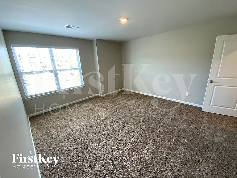 150 Scotsway Ct — Photo 8