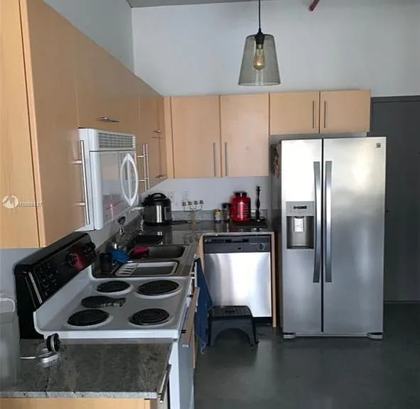 444 NE 30th St #51 — Photo 9